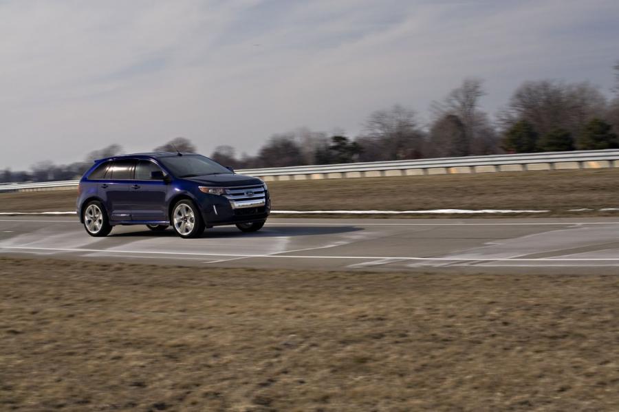  Ford Edge Sport 2011 года  (фото 12 из 65)